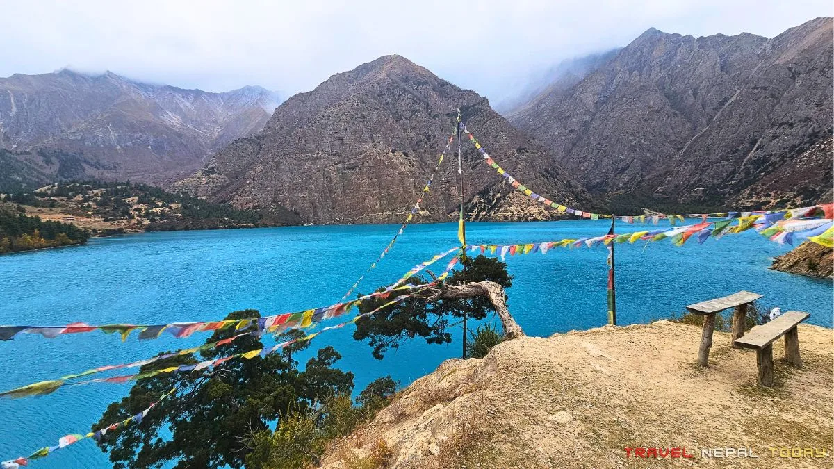 phoksundo lake in autumn