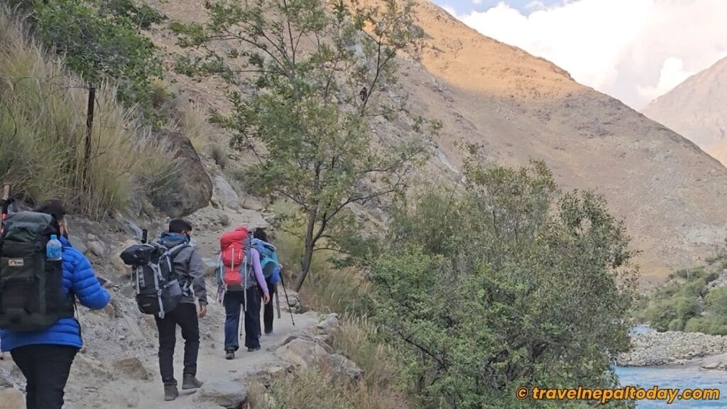 phoksundo lake trek begins