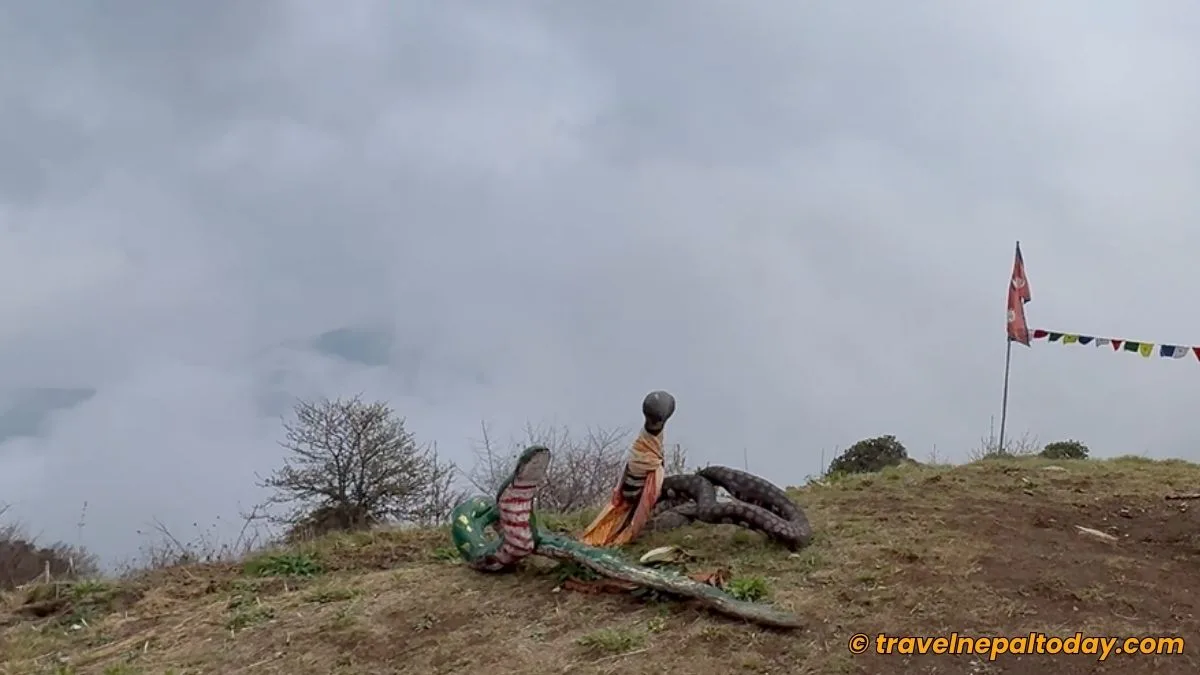 idols of serpants on the way to poon hill