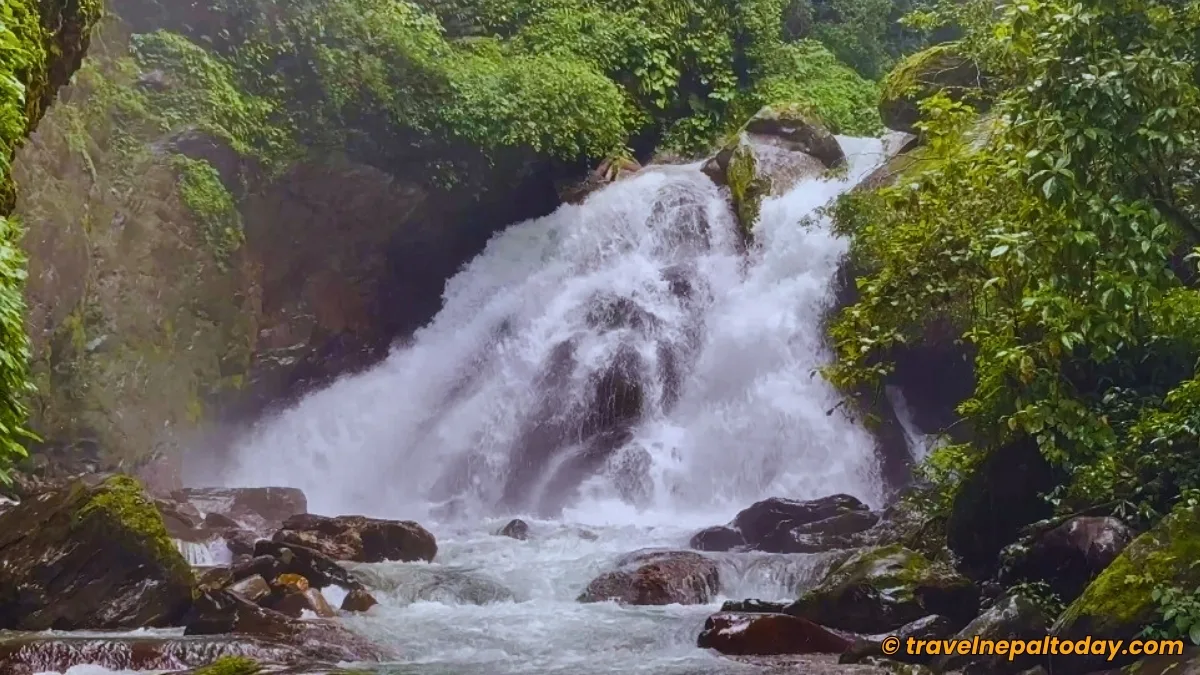 mini waterfall gosaikunda