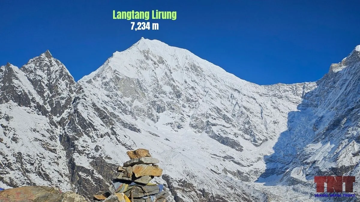 langtang lirung height
