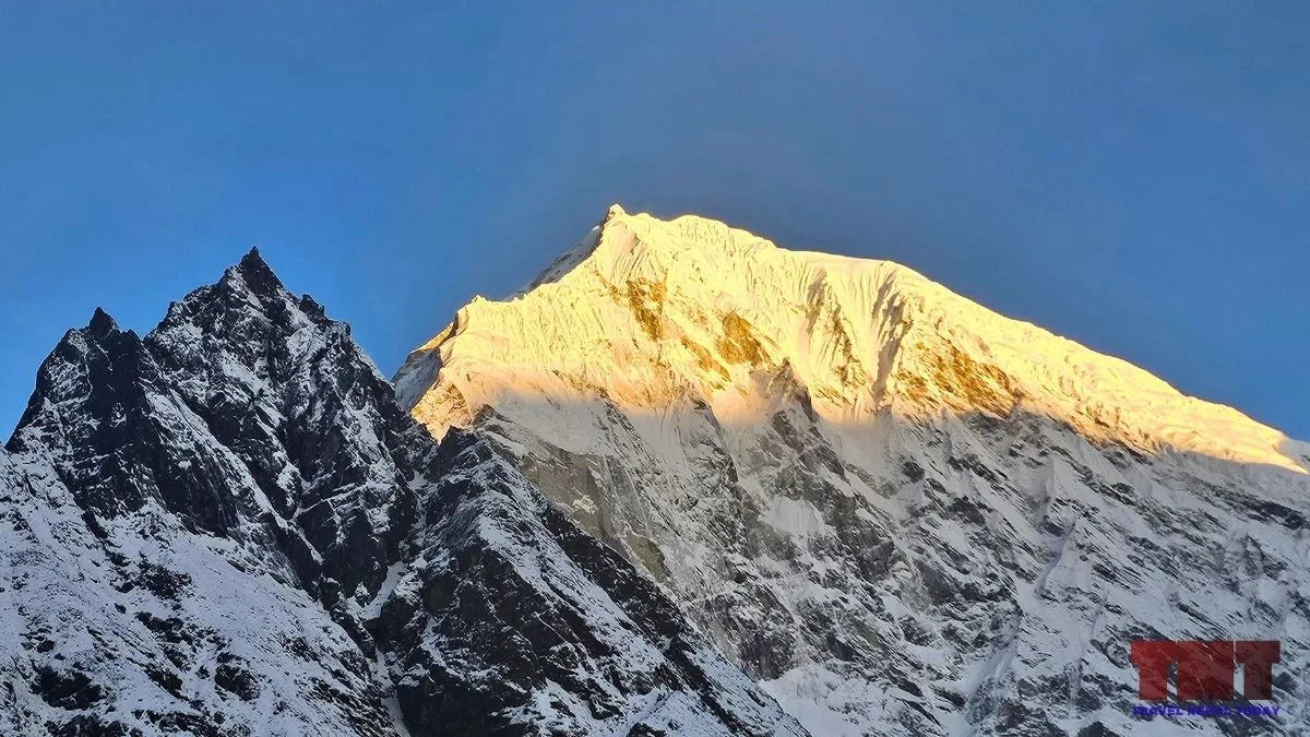 langtang lirung sunrise view from lower kyanjin ri