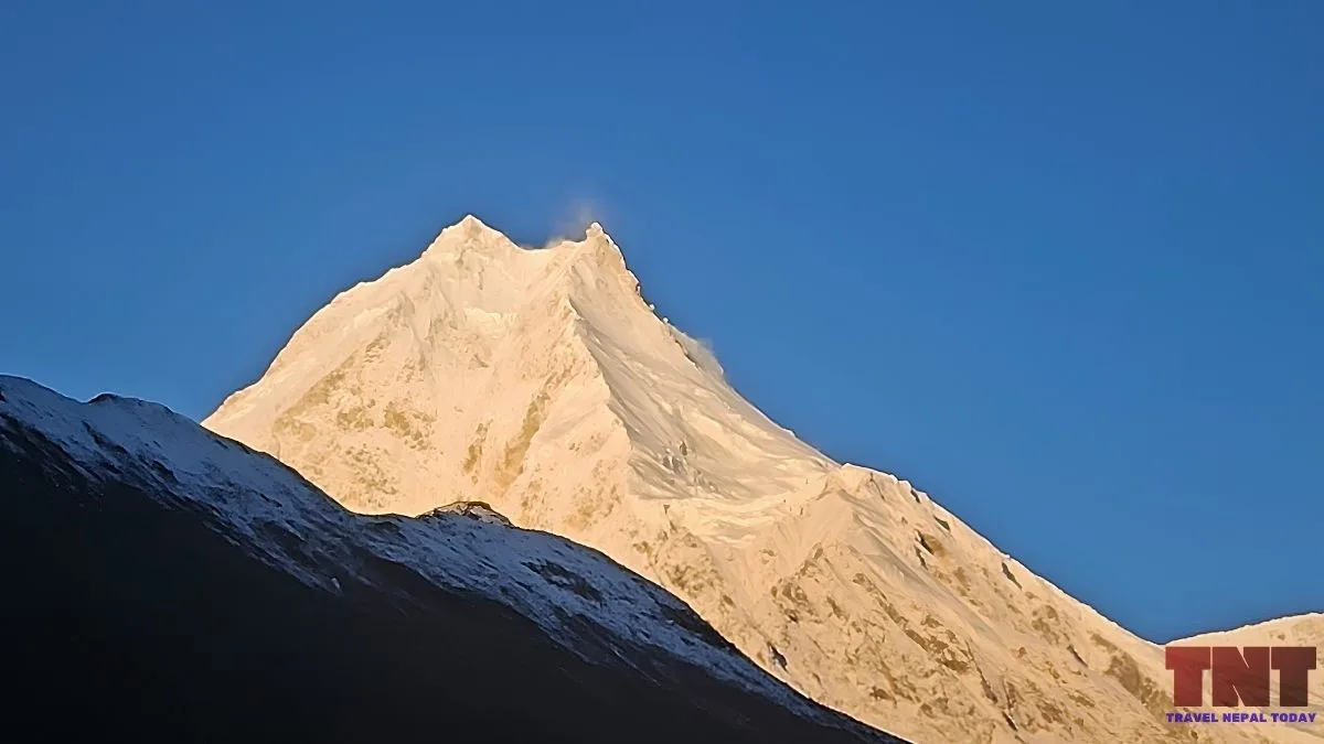 manaslu sunrise from shyala