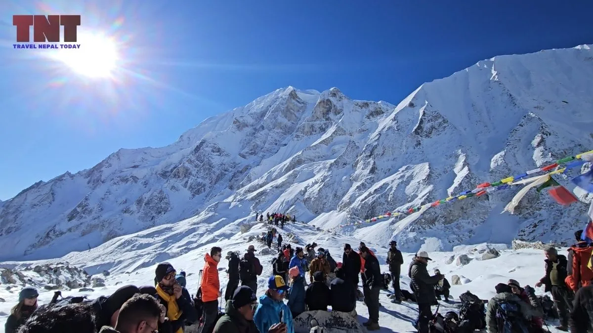 september crowd during nepal trek