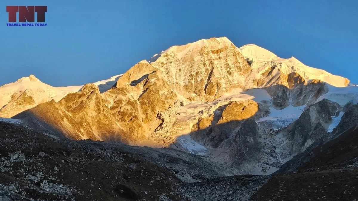 sunrise during larke pass climbing